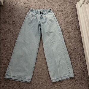 A&E Light Wash Strigid Wide Leg Jeans